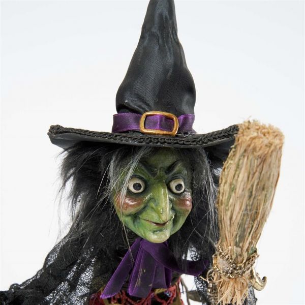 Новогодний декор злая ведьма с метлой на подставке 33 см KC 28-028650 KATHERINE`S COLLECTION